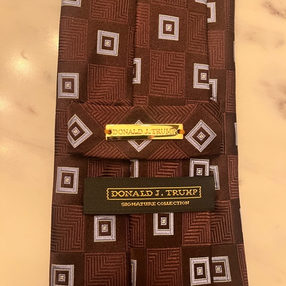 Donald Trump Tie - Brown and blueish squares - Picture 2 of 5